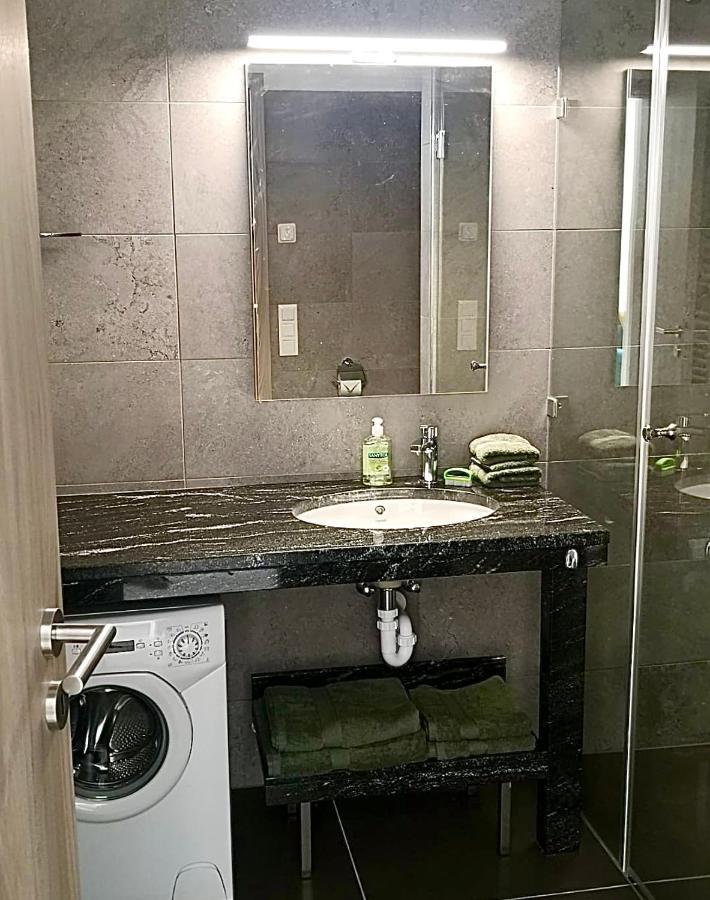 Lotusbluete Appartement In Heviz Mit Tiefgarage Und Panoramaterrasse エクステリア 写真